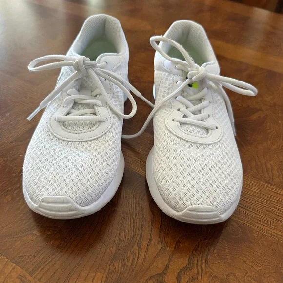 Like new! Nike white sneakers Size 8 - Picture 1 of 6